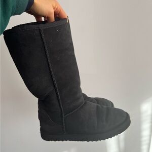 Ugg boot classic tall women’s size 8